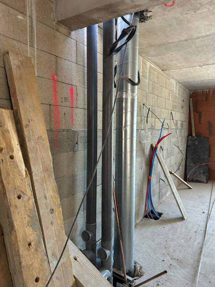 Pose gaine verticale vmc et hydraulique Paris