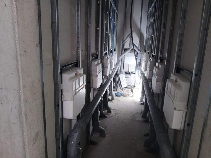Pose de bâtis supports pour WC suspendus Paris